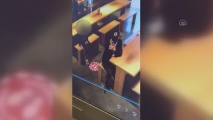 Ümraniye'de çocuğa yaptırılan hırsızlık güvenlik kamerasına yansıdı