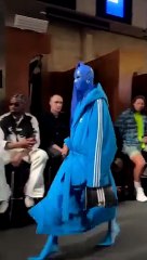 Le défilé très bizarre de Balenciaga