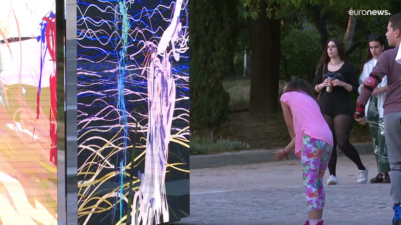 Das leuchtet was Park: Eine Athener Kunstschau verspricht traumhafte Nachtwanderungen