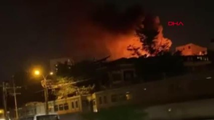 BAYRAMPAŞA'DA BİNANIN ÇATISI ALEV ALEV YANDI