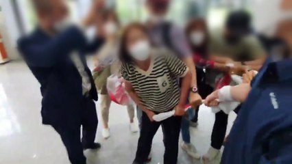 가스 점검원들 "인건비 제대로 지급하라" 시위...경찰에 연행 / YTN