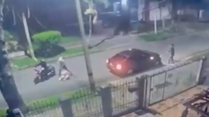 En video: delincuentes golpearon brutalmente a joven de 24 años por robarla