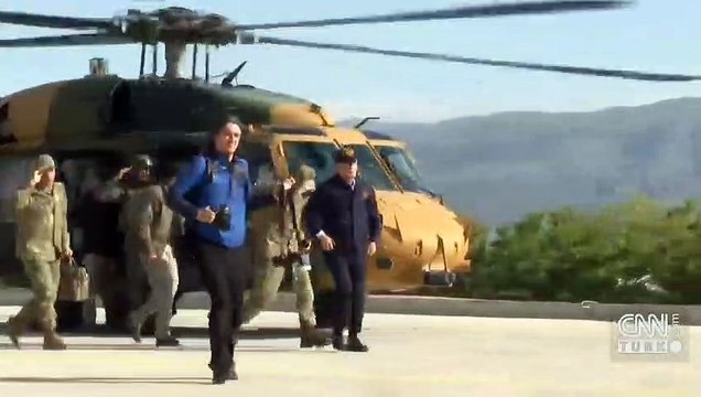 Son dakika... Bakan Akar beraberindeki komutanlarla sınır hattına gidiyor