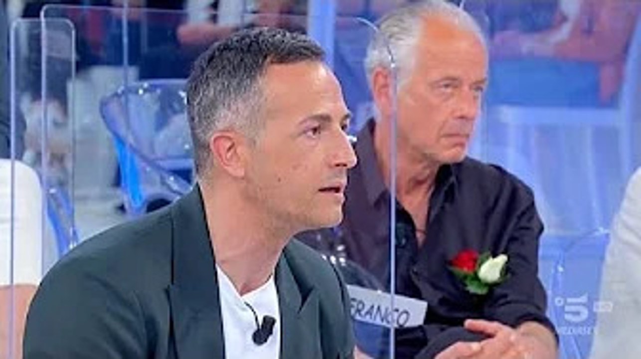 Riccardo Guarnieri si giustifica a Uomini e Donne: "Non sono così stupido" Nella nuova puntata del d