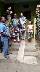 जिले में जगह-जगह सकोरे लगाकर भरा पानी