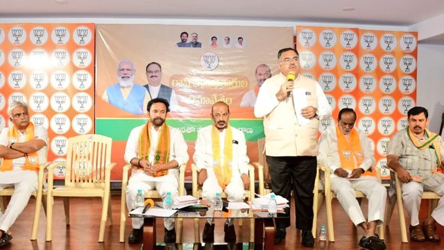 BJP Demands Telangana To Cut Down State Excise Duty On Fuel | Telugu Oneindia