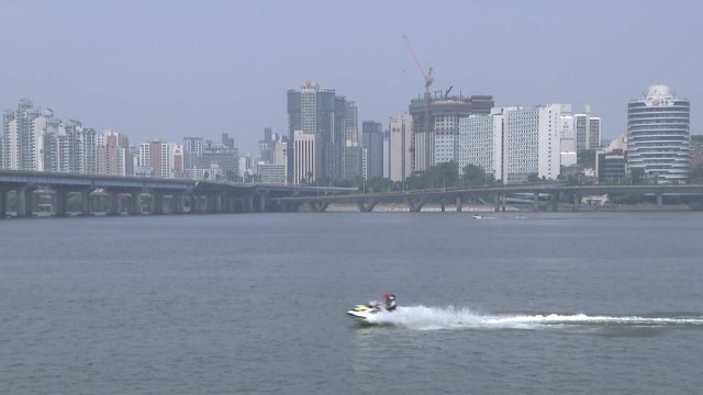 [날씨] 밤부터 더위 식혀주는 비...내일 때 이른 더위 주춤 / YTN