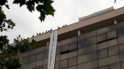 Almaviva e Covisian, protesta sul tetto