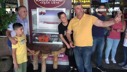 Uzaya gönderilen kebap ile fotoğraf çektirme kuyruğu