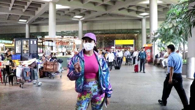 Sara Ali khan का बदला अंदाज, सलवार-सूट नही ऐसे दिखीं Airport पर, देखें Video | Filmibeat