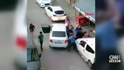 Ortalık savaş alanına döndü! İki grup birbirine girdi