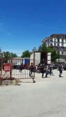 Kocaeli'nde TIR'ın dorsesinden çıkan  çok sayıda kaçak göçmen görüntülendi