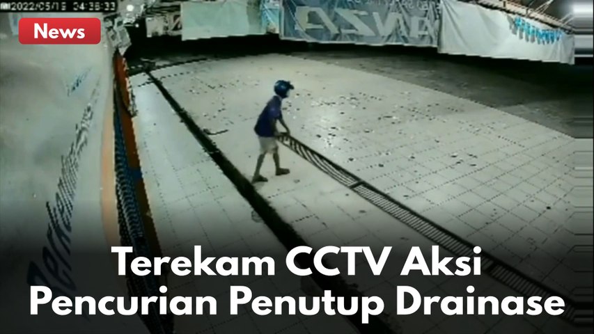 Terekam CCTV !! 2 Pria Curi Besi Penutup Drinase Di Sebua Bengkel Di JL. Tuanku Tambusai Ujung !!