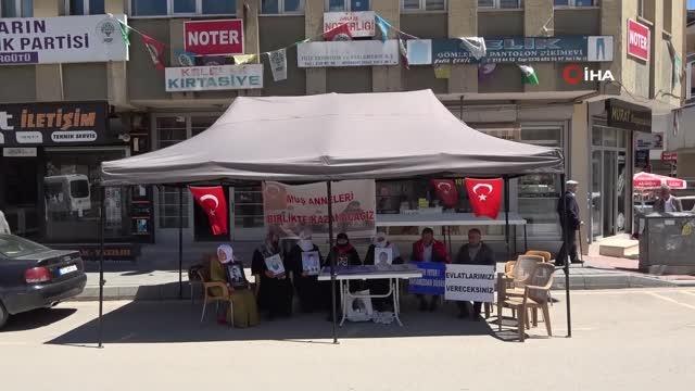 8 yıldır evladının yolunu gözleyen anne Gülbahar Teker: HDP'de şeref, namus, iman ve vicdan yok