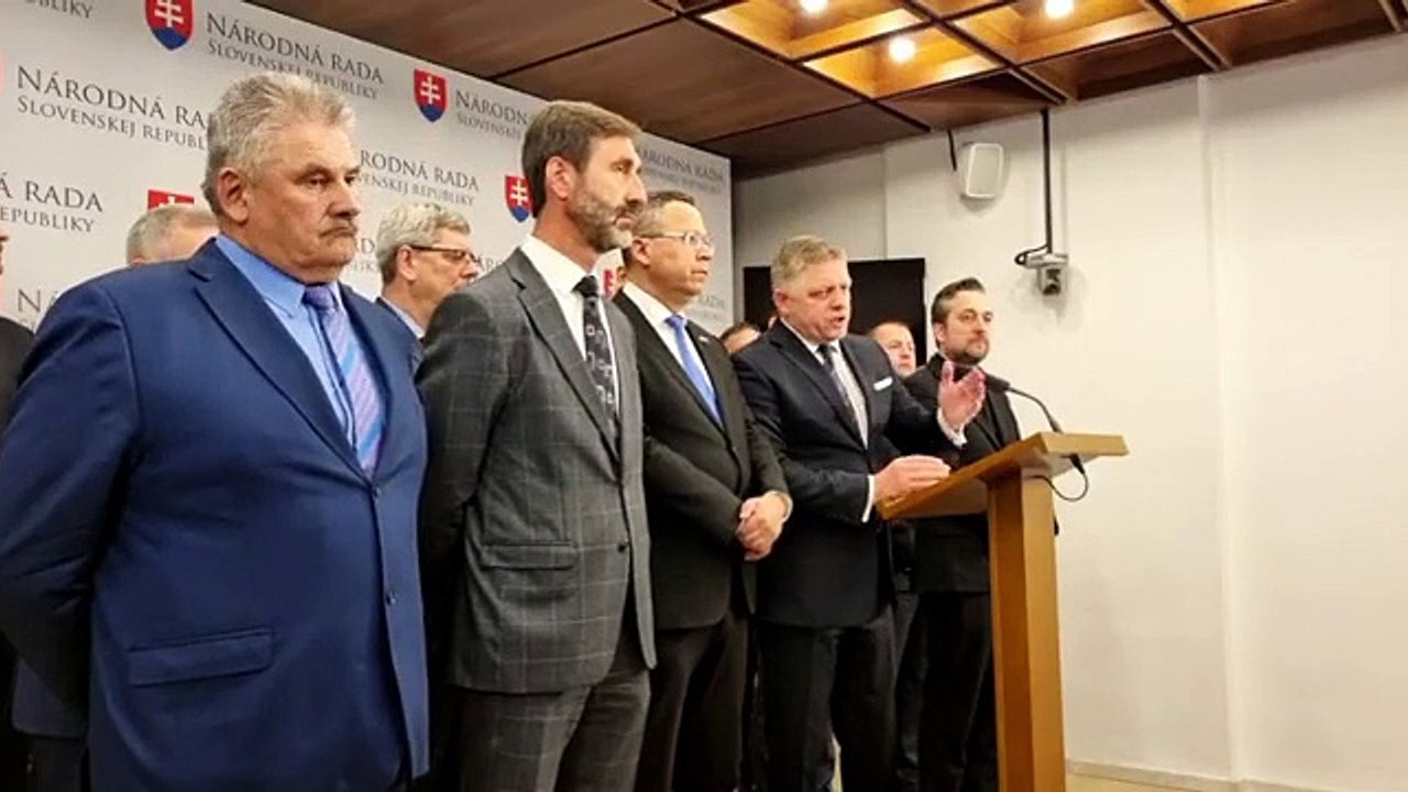 ZÁZNAM: R. Fico: Podporili by sme návrhy na zníženie cien, no koalícia sa nedohodla