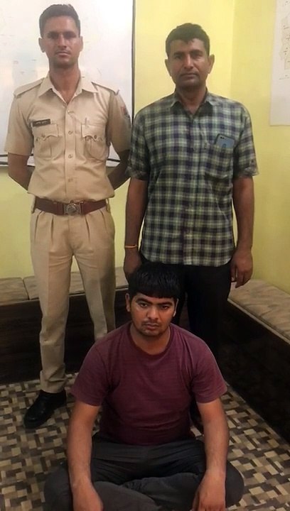 Drugs smuggling : मादक पदार्थ से भरी पिकअप जब्त...