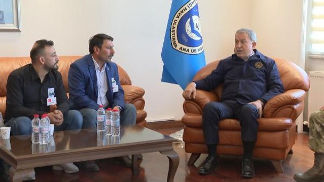 Bakan Akar, şehit Uzman Çavuş Onur Doğan'ın ailesine başsağlığı diledi