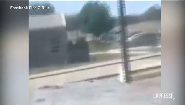 Sparatoria in Texas, il momento in cui l'attentatore entra nella scuola