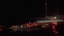 Rescatan una patera a la deriva en aguas del Mediterráneo
