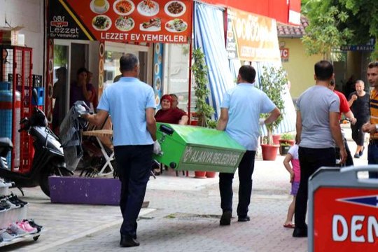Psikolojik sorunları olduğu ileri sürülen adam çatıda ölü bulundu