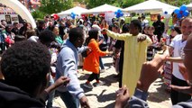 Afrikalı öğrenciler 'Tokat sarması' oynadı
