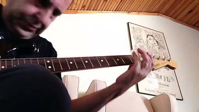 Üçüncü kez kansere yakalanan Özkan Uğur'dan gitar performansı paylaşımı