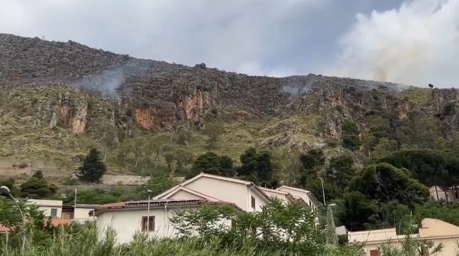 Monreale (PA) - Incendio su Monte Caputo minaccia abitazioni (25.05.22)