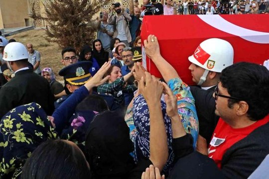 Şehit Piyade Teğmen Güler Antalya'da son yolculuğuna uğurladı