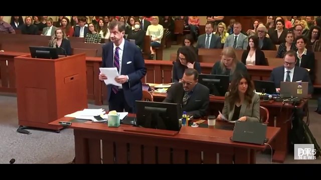 Devant la justice, Kate Moss dément les rumeurs selon lesquelles son ex-compagnon Johnny Depp l'aurait poussée dans un escalier durant leur relation