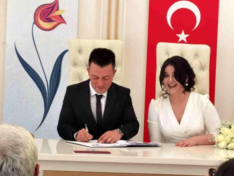 Damattan nikah masasında anlamlı cevap: "Şehitler ölmez vatan bölünmez"