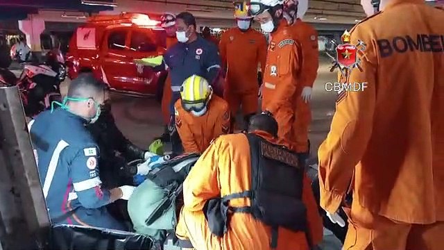 Bombeiros atendem trabalhador em parada cardiorrespiratória após ser prensado por elevador