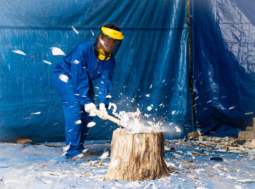 VIDÉO. Bretagne : dans cet atelier, on explose des objets pour évacuer ses émotions négatives