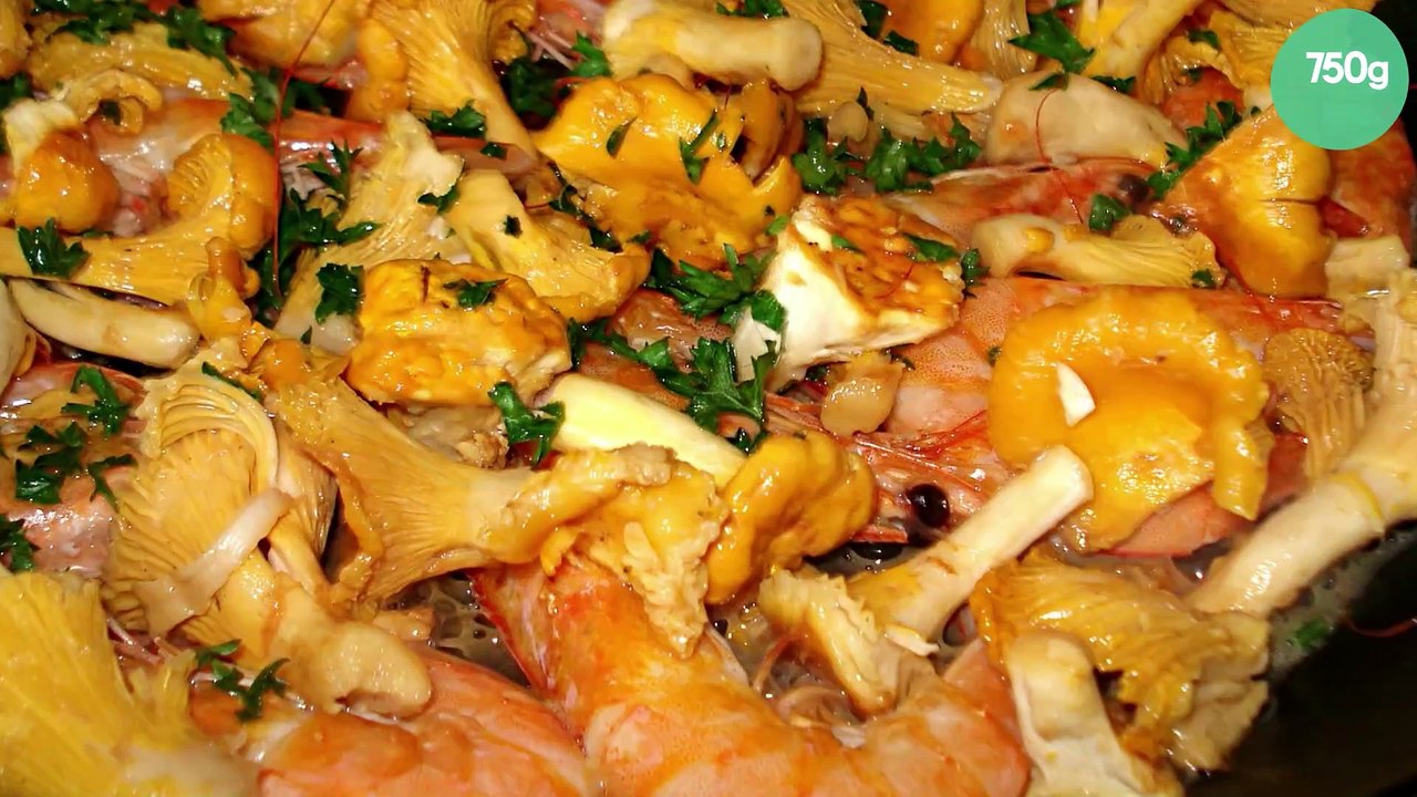 Méli-mélo de Girolles  et crevettes tièdes en sauce  vinaigrette biphasée Amora