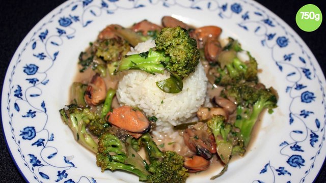 Brocolis aux moules, épices et lait de coco