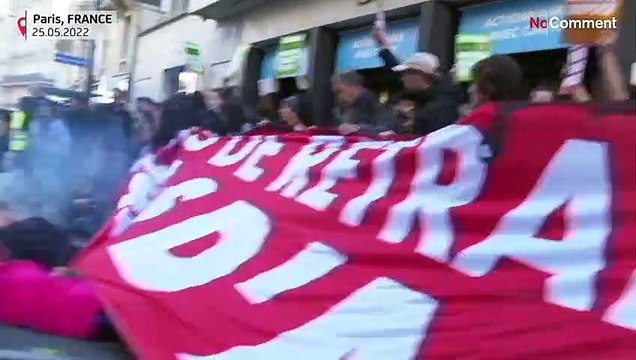 От Total требуют уйти из России и Уганды