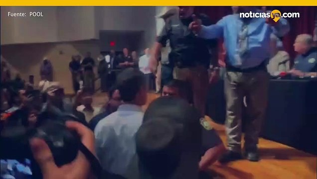 Beto O'Rourke interrumpió una conferencia del gobernador de Texas Greg Abbott sobre el tiroteo en Uvalde