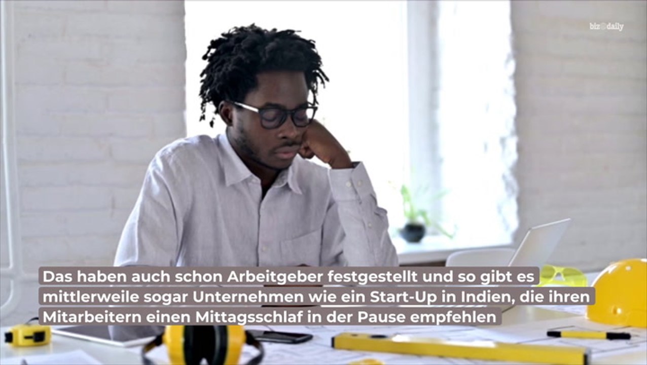 Mittagsschlaf bei der Arbeit: So wirkt es sich auf die Gesundheit aus