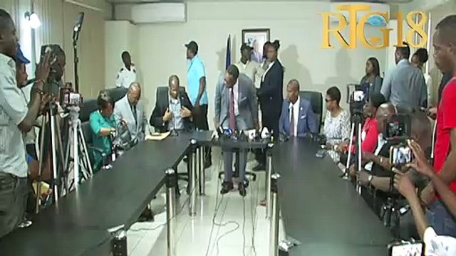 Responsab asosyasyon grefye ayisyen yo aprè rankont yo ak minis jistis la anonse leve grèv grefye yo