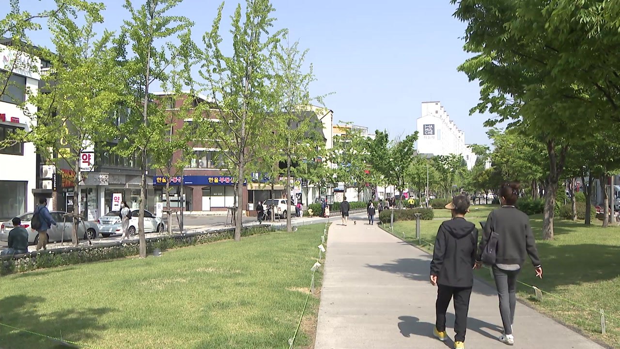 [날씨] 낮 동안 때 이른 더위 주춤...늦은 밤 북부 요란한 비 / YTN