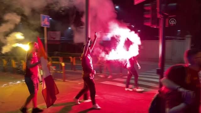 Roma'nın UEFA Avrupa Konferans Ligi şampiyonluğu coşkuyla kutlandı