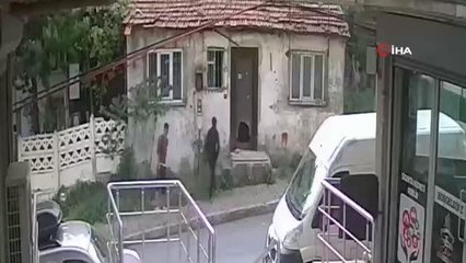 Sürünerek girdikleri evden kapıyı kırarak çıktılar