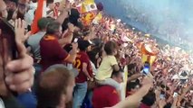 Roma, la festa all'Olimpico dopo la vittoria in Conference League