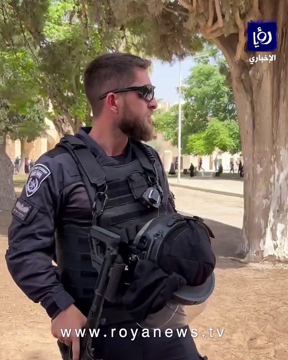 هتاف لنساء القدس في وجه قوات الاحتلال بعد رفع علم الاحتلال في ساحات المسجد الاقصى