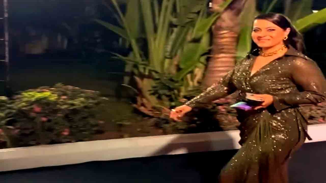 Kajol की Dress की वजह से सोशल मीडिया पर भिड़े यूजर्स, Viral हुआ Actress का ये Video|FilmiBeat