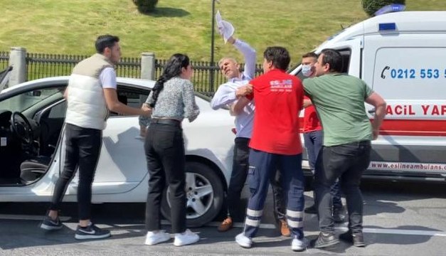 Hasta taşıyan ambulans otomobille çarpıştı... Ambulans boş diyenlere, Bak bakalım hasta var mı, yok mu? diyerek tepki gösterdi