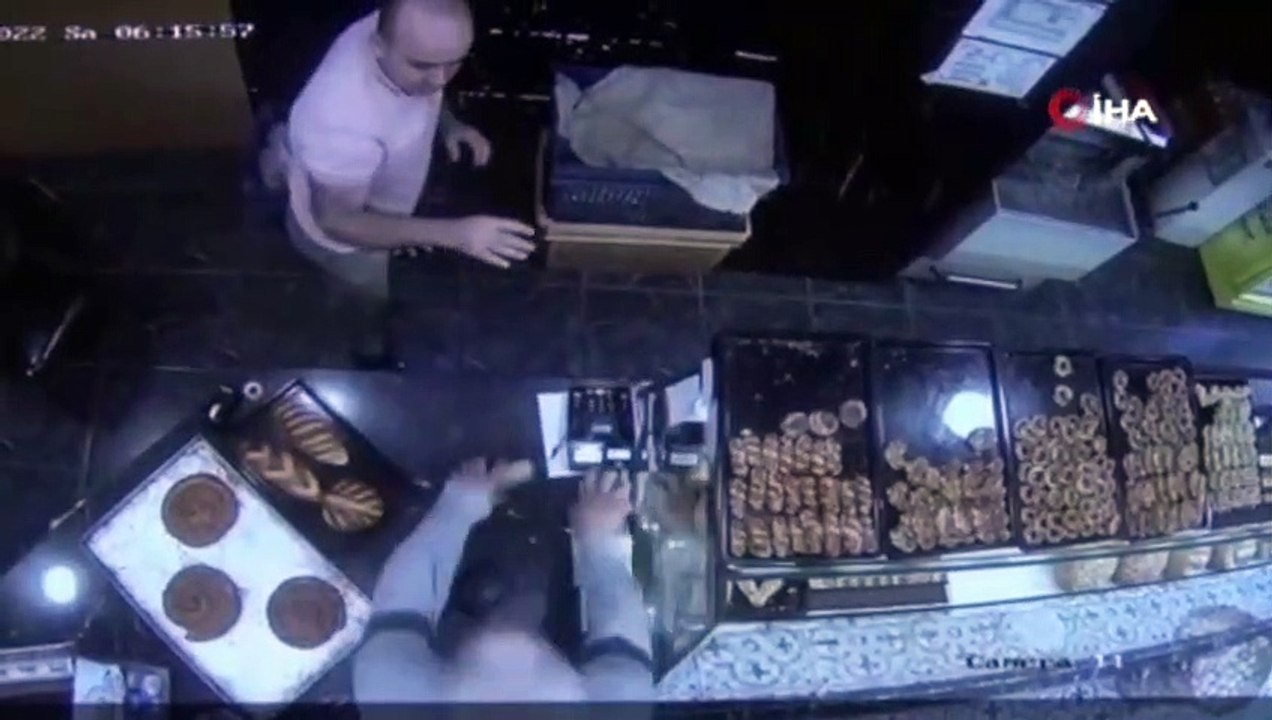 Simitin 4 lira olduğunu duyunca fırıncıyı dövdü