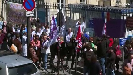 В Париже протестуют медицинские работники