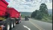 Afrique du Sud : Un chauffeur de camion force le passage à tous les véhicules qui se trouvent sur son chemin