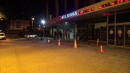 BIÇAKLADIĞI ARKADAŞINI MOTOSİKLETİYLE HASTANEYE BIRAKIP KAÇTI