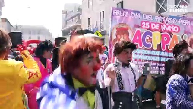 Peruvian Clown Day: Hundreds of clowns party through the streets of Lima